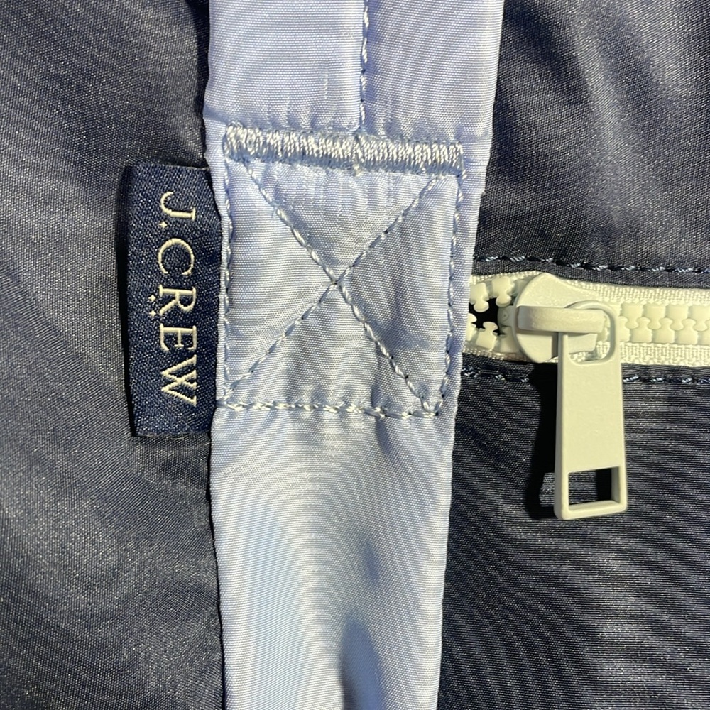 NWT - J crew duffel/travel bag with 7 pockets navy and light blue - Picture 2 of 10